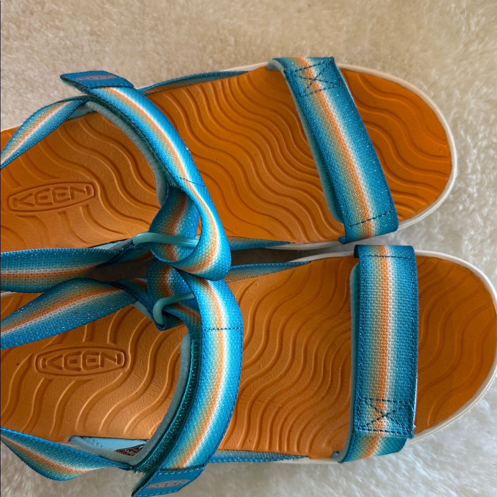 New keen sandals - Picture 3 of 5